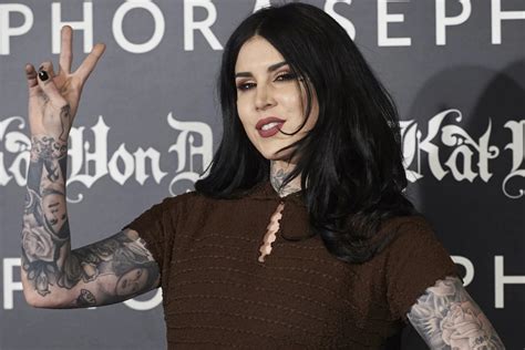 why is kat von d covering her tattoos|Kat Von D Explains Why Shes Covering Most of Her Body With。